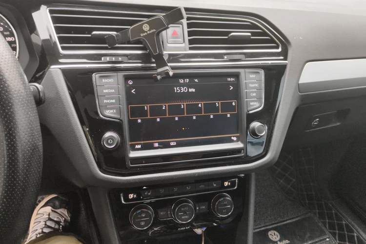 Used Volkswagen Tiguan L 2018 330TSI Automatic Two-Wheel Drive Luxury Edition Audio And AC Panel