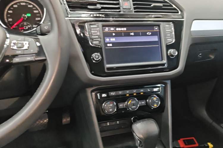 Used Volkswagen Tiguan L 2018 Revised 330TSI Automatic Two-Wheel Drive Flagship Edition Audio And AC Panel