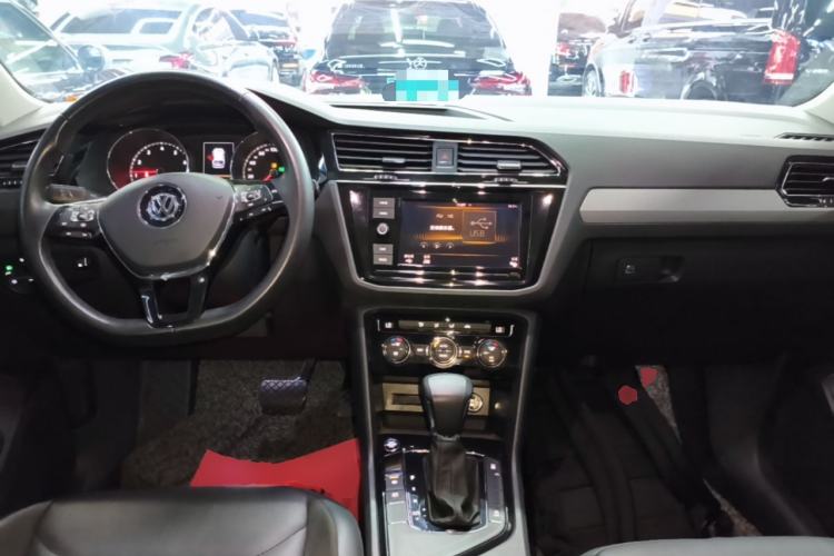 Used Volkswagen Tiguan L 2018 280TSI Automatic Two-Wheel Drive Comfort Edition Center Console