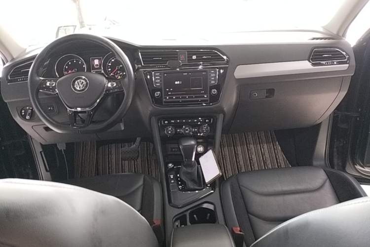 Used Volkswagen Tiguan L 2018 330TSI Automatic Two-Wheel Drive Luxury Edition Center Console