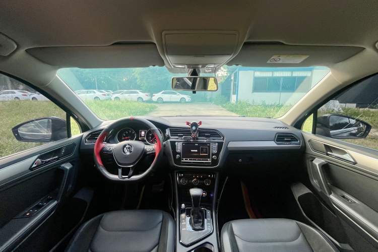 Used Volkswagen Tiguan L 2018 330TSI Automatic Two-Wheel Drive Comfort Edition Center Console