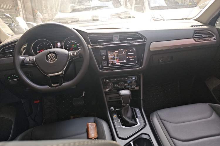 Used Volkswagen Tiguan L 2018 Facelift 330TSI Automatic Two-Wheel Drive Luxury Edition Center Console
