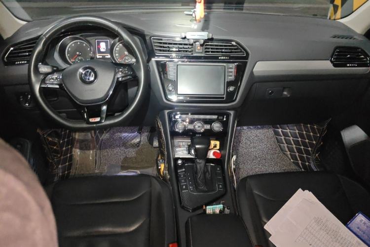 Used Volkswagen Tiguan L 2018 380TSI Automatic All-Wheel Drive Luxury Edition Center Console