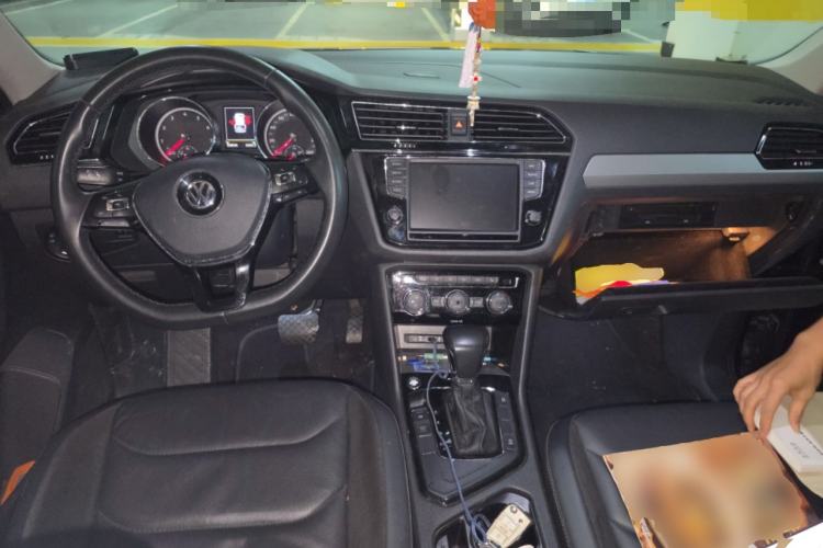 Used Volkswagen Tiguan L 2018 330TSI Automatic Two-Wheel Drive Luxury Edition Center Console