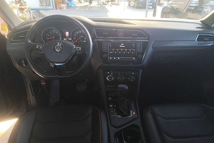 Used Volkswagen Tiguan L 2018 Revised 330TSI Automatic Two-Wheel Drive Flagship Edition Center Console
