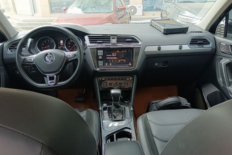 Used Volkswagen Tiguan L 2018 Facelift 330TSI Automatic Two-Wheel Drive Luxury Edition Center Console