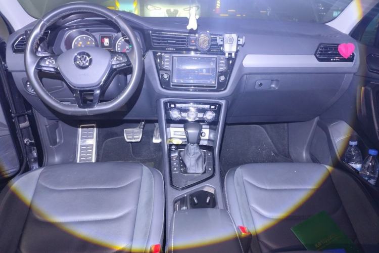 Used Volkswagen Tiguan L 2018 380TSI Automatic All-Wheel Drive Luxury Edition Center Console