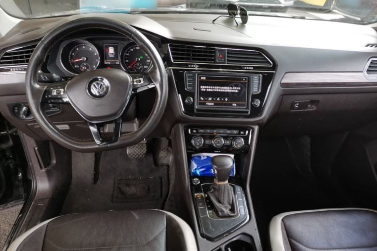 Used Volkswagen Tiguan L 2018 330TSI Automatic Two-Wheel Drive Luxury Edition Center Console