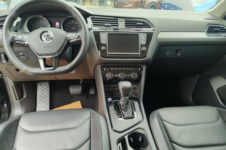 Used Volkswagen Tiguan L 2018 330TSI Automatic Two-Wheel Drive Luxury Edition Center Console