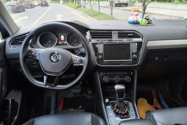 Used Volkswagen Tiguan L 2018 330TSI Automatic Two-Wheel Drive Luxury Edition Center Console