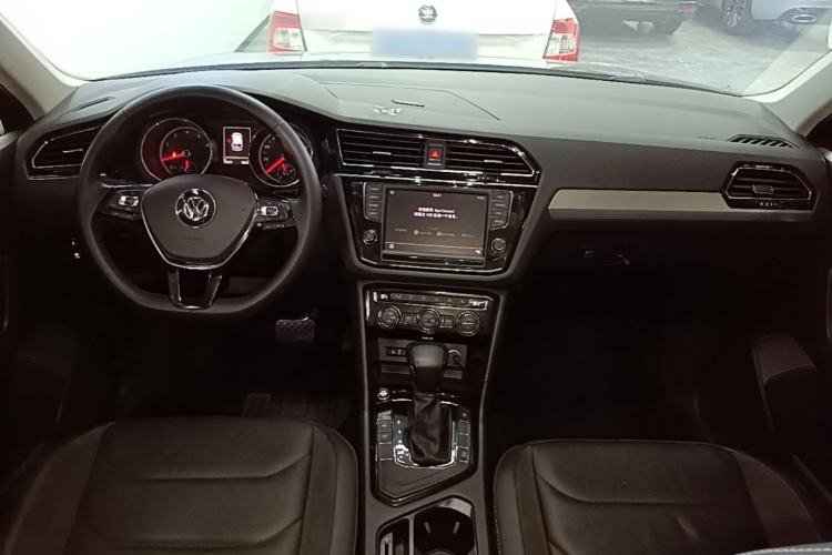 Used Volkswagen Tiguan L 2018 330TSI Automatic Two-Wheel Drive Luxury Edition Center Console