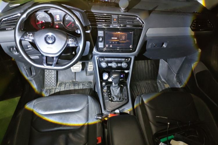 Used Volkswagen Tiguan L 2018 Facelift 330TSI Automatic Two-Wheel Drive Luxury Edition Center Console