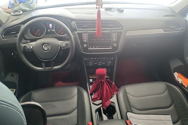 Used Volkswagen Tiguan L 2018 380TSI Automatic All-Wheel Drive Luxury Edition Center Console