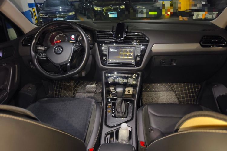 Used Volkswagen Tiguan L 2018 380TSI Automatic All-Wheel Drive Luxury Edition Center Console