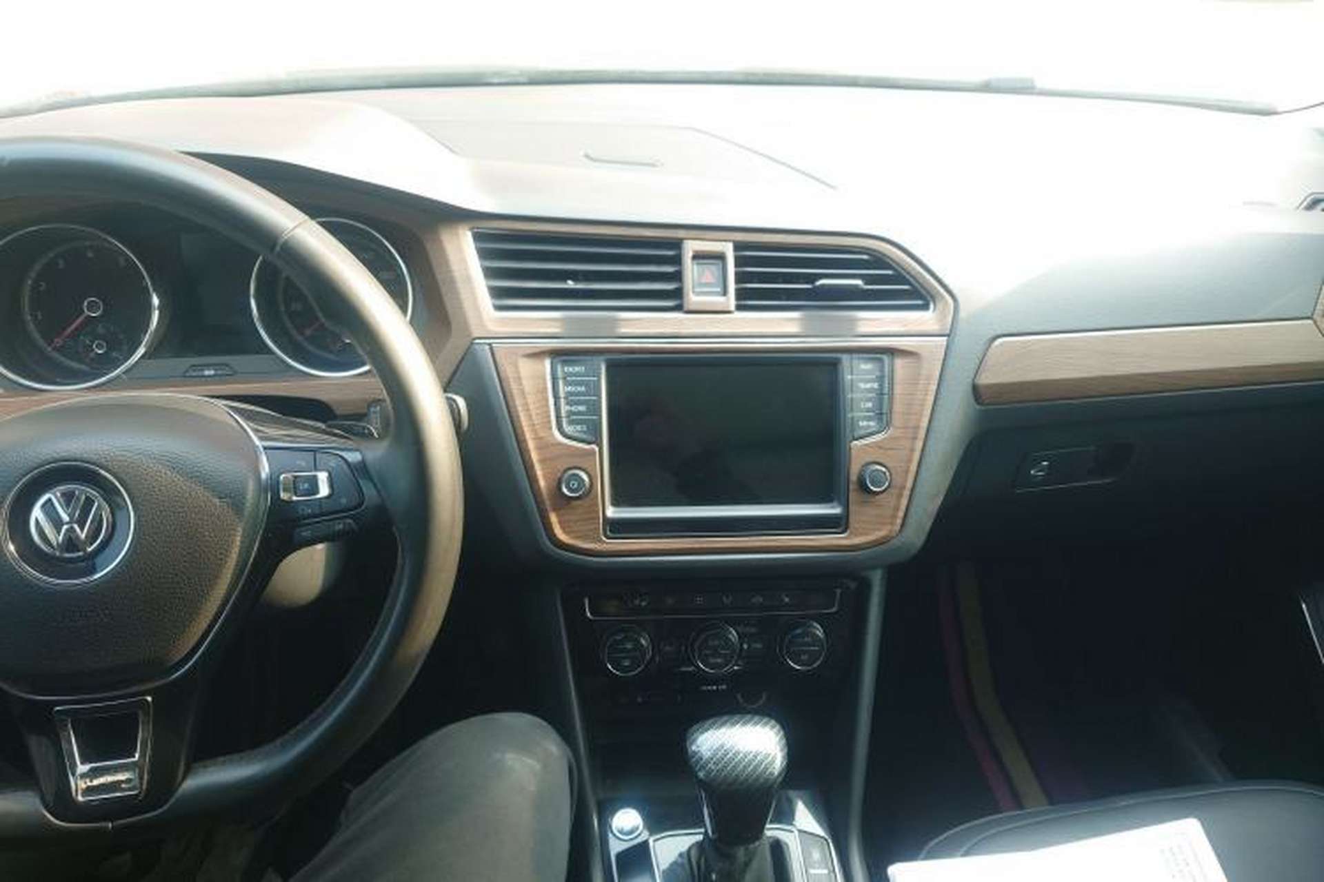 Used Volkswagen Tiguan L 2018 380TSI Automatic All-Wheel Drive Luxury Edition Center Console