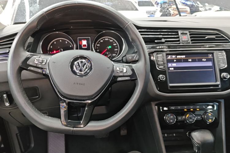 Used Volkswagen Tiguan L 2018 Revised 330TSI Automatic Two-Wheel Drive Flagship Edition Center Console