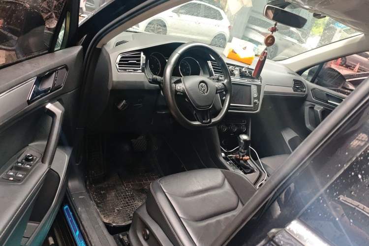 Used Volkswagen Tiguan L 2018 330TSI Automatic Two-Wheel Drive Luxury Edition Driver Seat
