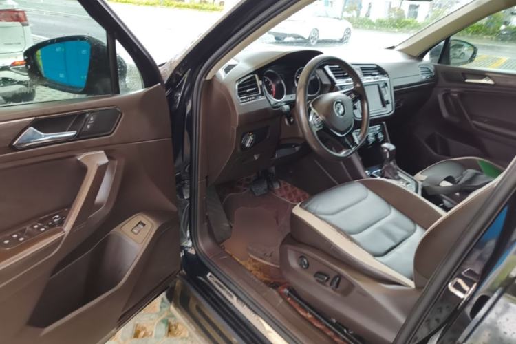 Used Volkswagen Tiguan L 2018 380TSI Automatic All-Wheel Drive Luxury Edition Driver Seat