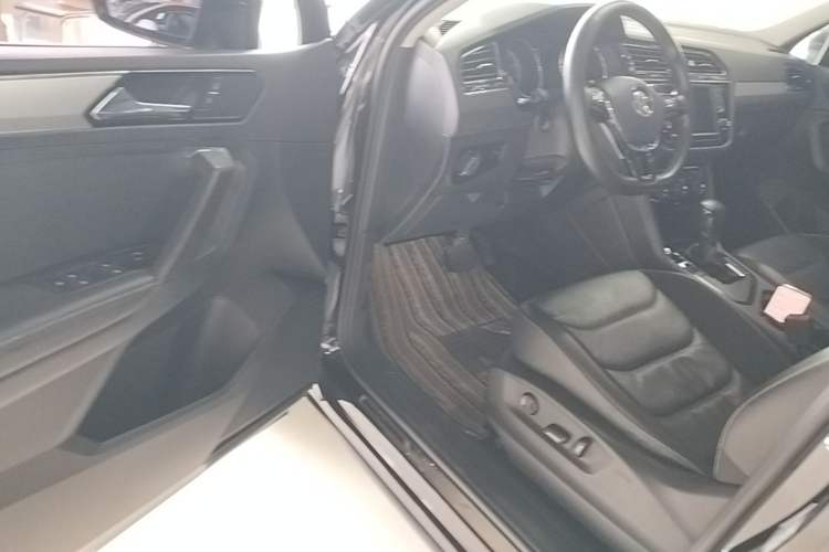 Used Volkswagen Tiguan L 2018 330TSI Automatic Two-Wheel Drive Luxury Edition Driver Seat