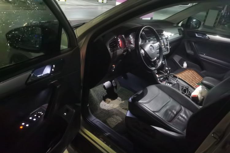 Used Volkswagen Tiguan L 2018 380TSI Automatic All-Wheel Drive Luxury Edition Driver Seat