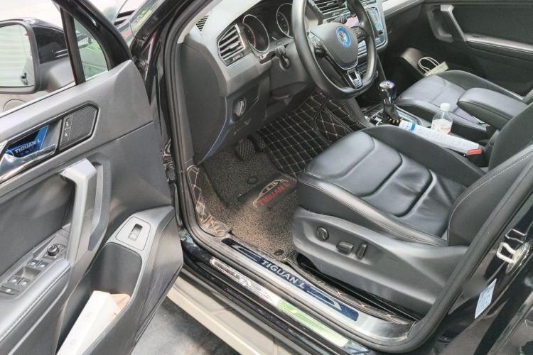Used Volkswagen Tiguan L 2018 380TSI Automatic All-Wheel Drive Luxury Edition Driver Seat