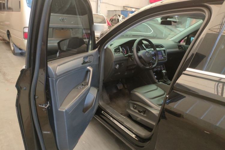 Used Volkswagen Tiguan L 2018 330TSI Automatic Two-Wheel Drive Luxury Edition Driver Seat