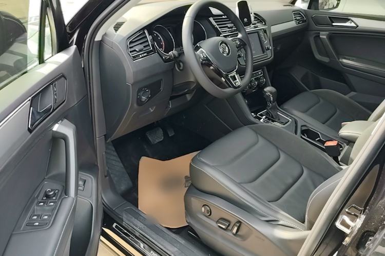 Used Volkswagen Tiguan L 2018 380TSI Automatic All-Wheel Drive Luxury Edition Driver Seat