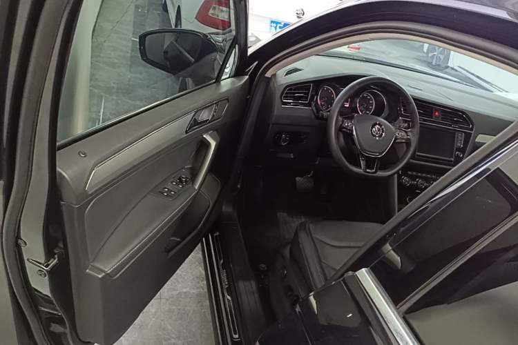 Used Volkswagen Tiguan L 2018 330TSI Automatic Two-Wheel Drive Luxury Edition Driver Seat