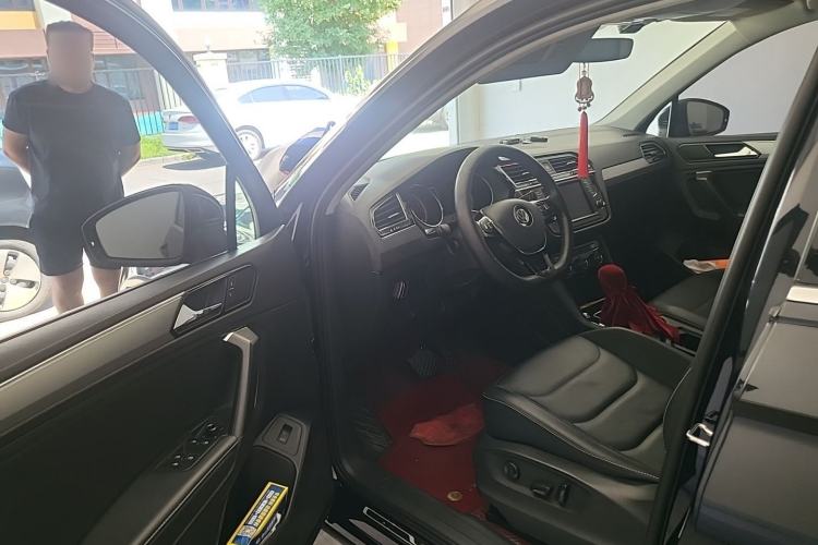 Used Volkswagen Tiguan L 2018 380TSI Automatic All-Wheel Drive Luxury Edition Driver Seat