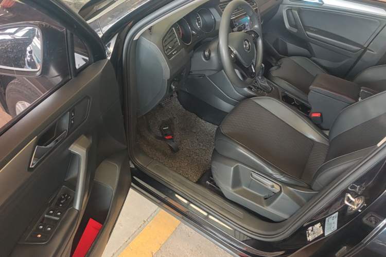 Used Volkswagen Tiguan L 2018 330TSI Automatic Two-Wheel Drive Luxury Edition Driver Seat