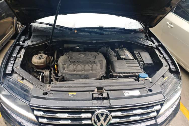 Used Volkswagen Tiguan L 2018 330TSI Automatic Two-Wheel Drive Luxury Edition Engine Bay