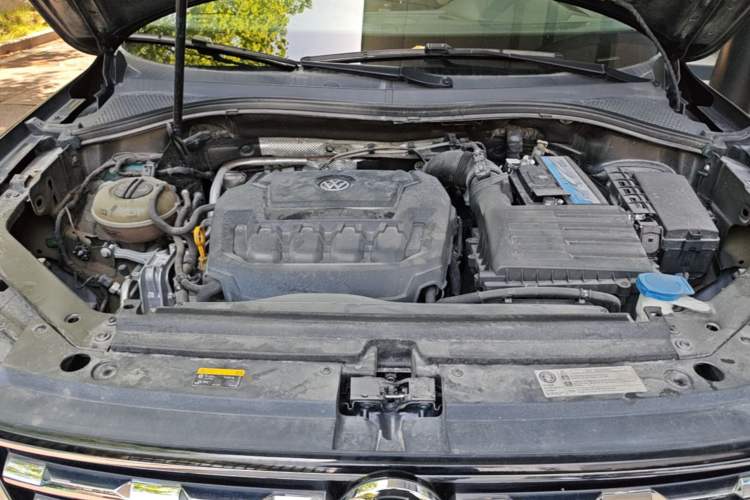 Used Volkswagen Tiguan L 2018 Revised Version 330TSI Automatic Two-Wheel Drive Comfort Edition Engine Bay