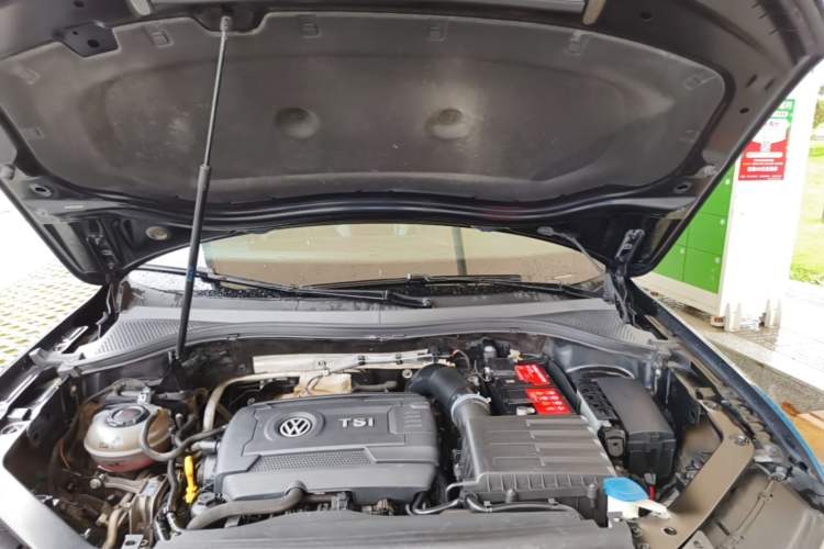 Used Volkswagen Tiguan L 2018 380TSI Automatic All-Wheel Drive Luxury Edition Engine Bay