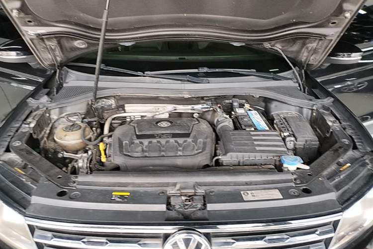 Used Volkswagen Tiguan L 2018 330TSI Automatic Two-Wheel Drive Luxury Edition Engine Bay