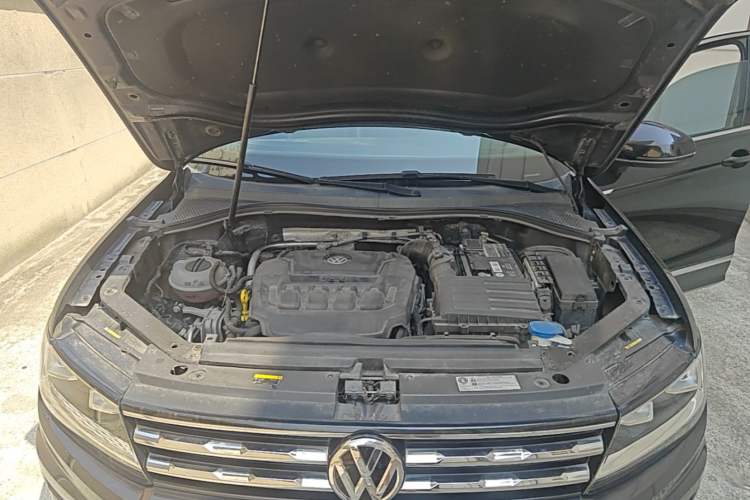 Used Volkswagen Tiguan L 2018 Facelift 330TSI Automatic Two-Wheel Drive Luxury Edition Engine Bay