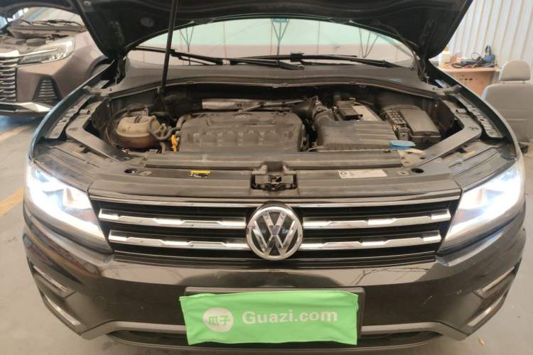 Used Volkswagen Tiguan L 2018 330TSI Automatic Two-Wheel Drive Luxury Edition Engine Bay