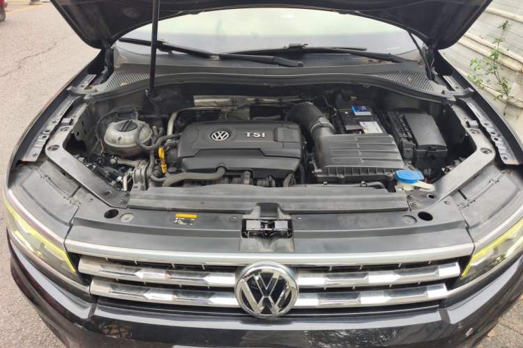 Used Volkswagen Tiguan L 2018 380TSI Automatic All-Wheel Drive Luxury Edition Engine Bay