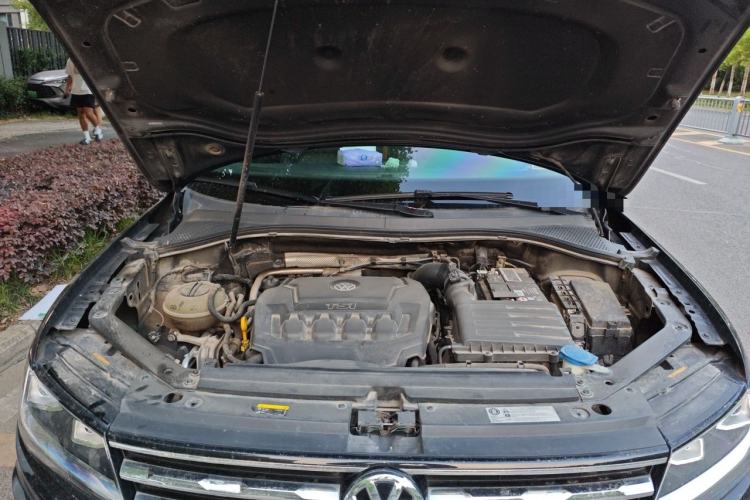 Used Volkswagen Tiguan L 2018 330TSI Automatic Two-Wheel Drive Luxury Edition Engine Bay