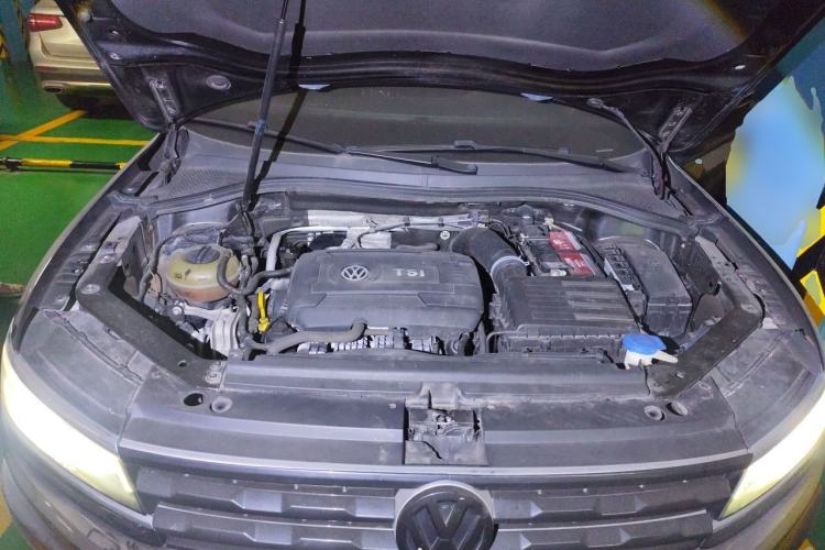 Used Volkswagen Tiguan L 2018 380TSI Automatic All-Wheel Drive Luxury Edition Engine Bay