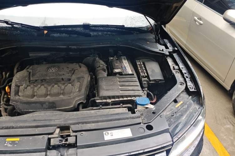 Used Volkswagen Tiguan L 2018 330TSI Automatic Two-Wheel Drive Luxury Edition Engine Bay Left