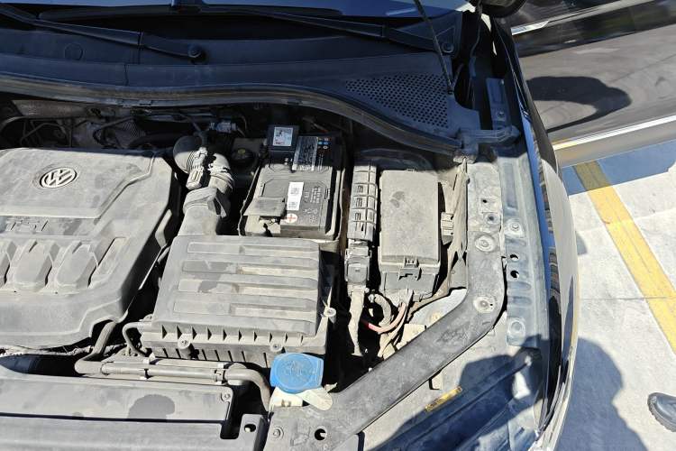 Used Volkswagen Tiguan L 2018 330TSI Automatic Two-Wheel Drive Luxury Edition Engine Bay Left