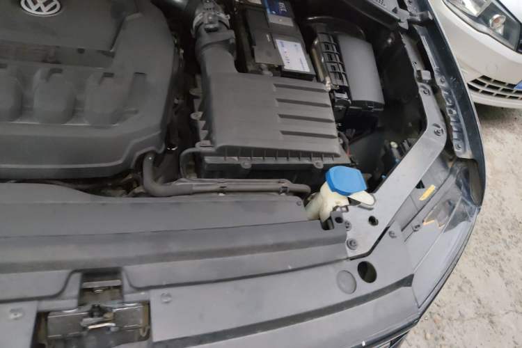 Used Volkswagen Tiguan L 2018 330TSI Automatic Two-Wheel Drive Luxury Edition Engine Bay Left