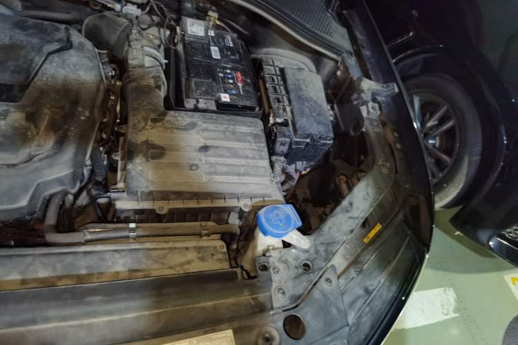 Used Volkswagen Tiguan L 2018 330TSI Automatic Two-Wheel Drive Luxury Edition Engine Bay Left