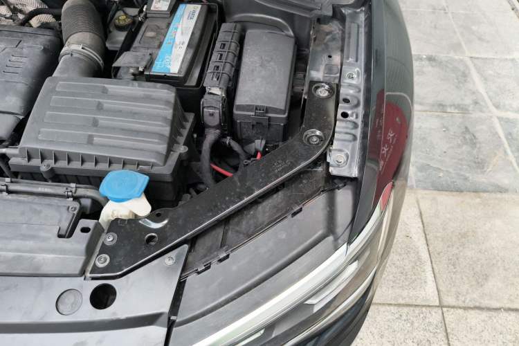 Used Volkswagen Tiguan L 2018 380TSI Automatic All-Wheel Drive Luxury Edition Engine Bay Left
