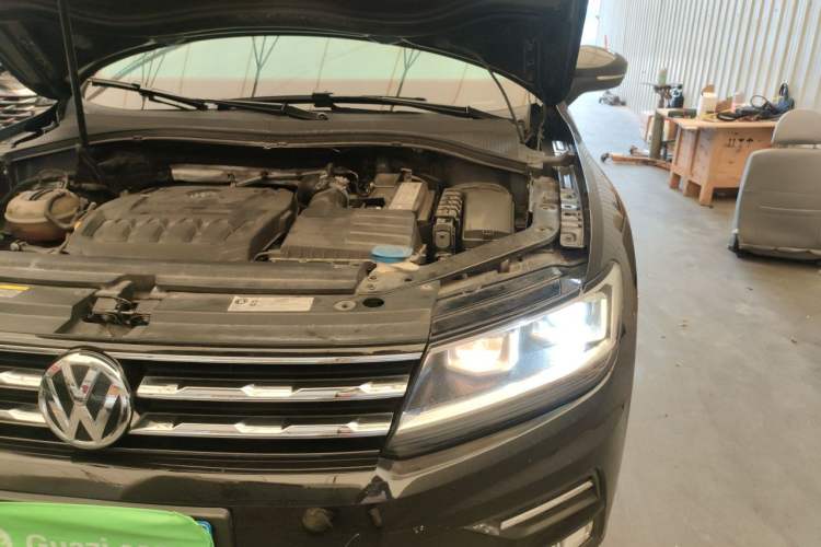 Used Volkswagen Tiguan L 2018 330TSI Automatic Two-Wheel Drive Luxury Edition Engine Bay Left