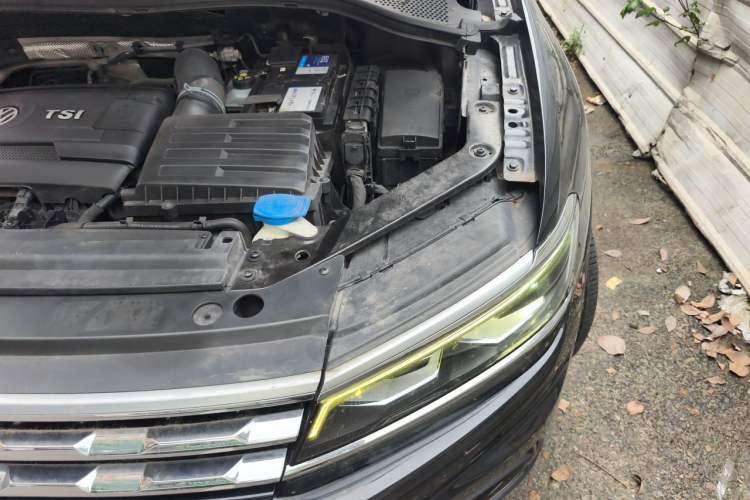 Used Volkswagen Tiguan L 2018 380TSI Automatic All-Wheel Drive Luxury Edition Engine Bay Left
