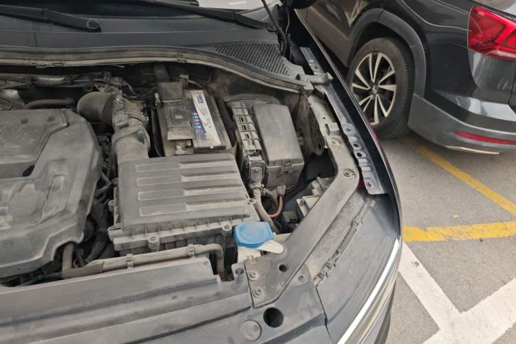 Used Volkswagen Tiguan L 2018 330TSI Automatic Two-Wheel Drive Luxury Edition Engine Bay Left