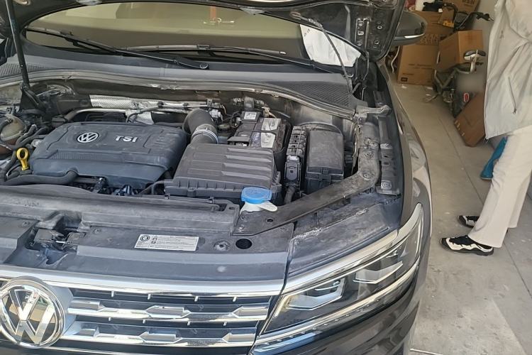 Used Volkswagen Tiguan L 2018 380TSI Automatic All-Wheel Drive Luxury Edition Engine Bay Left