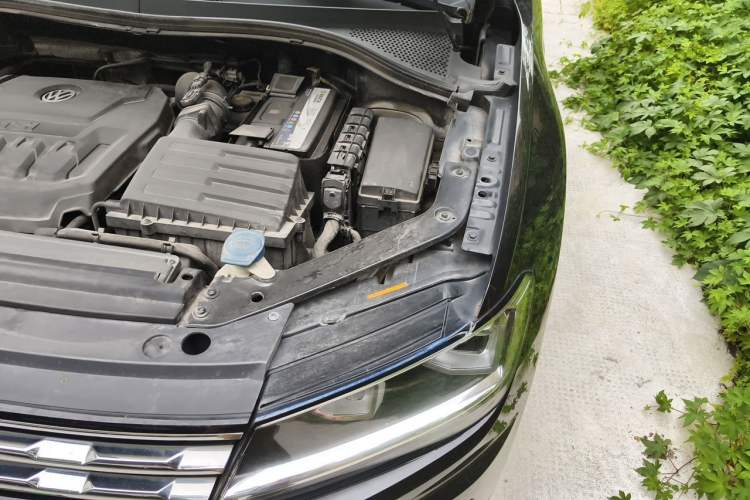 Used Volkswagen Tiguan L 2018 330TSI Automatic Two-Wheel Drive Luxury Edition Engine Bay Left