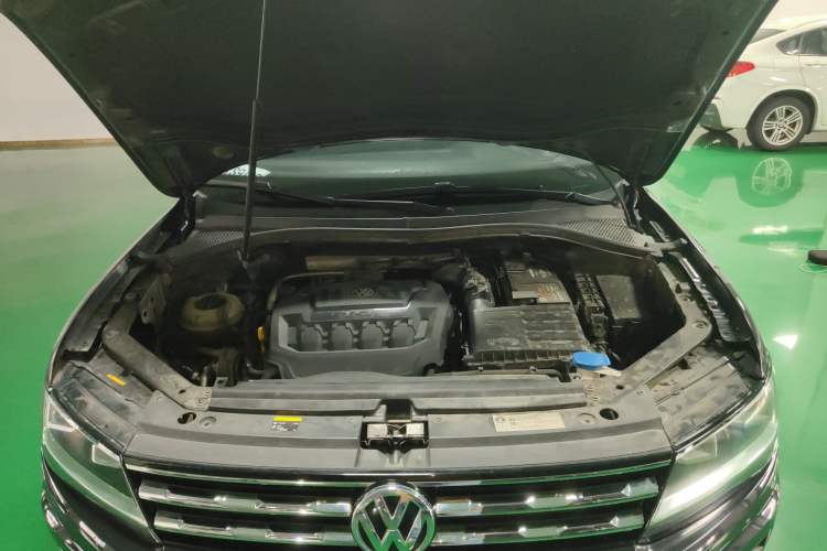 Used Volkswagen Tiguan L 2018 330TSI Automatic Two-Wheel Drive Luxury Edition Engine Bay